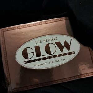 Ace Beaute Glow Essentials Highlighter Palette